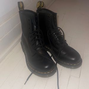 LACE UP DOC MARTENS :)